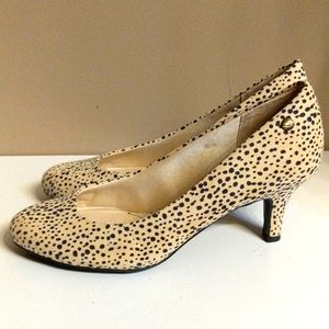 Life Stride Leopard Pumps